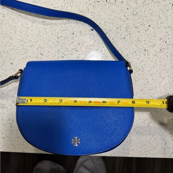 Tory Burch Blue Saddle Crossbody Bag with Textured Finish - Picture 2 of 12